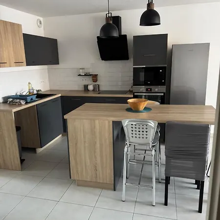 Апартаменты T3 Moderne A 10 Min De La -terrasse, Parking *